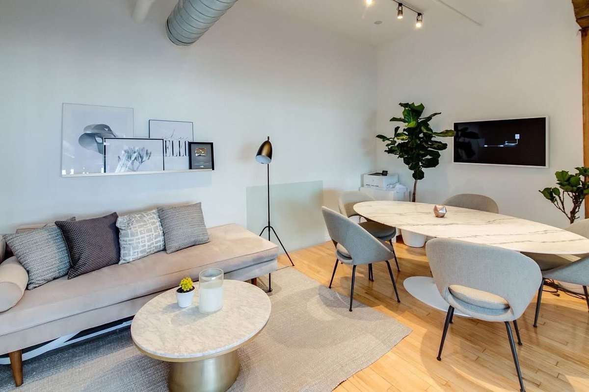 Welcome to The Burroughes building!  

Rarely available creative office spaces to match your profession. 

Freshly renovated lobby in character landmark elevator building. Move your business into the tallest building at Queen and Bathurst. #forlease