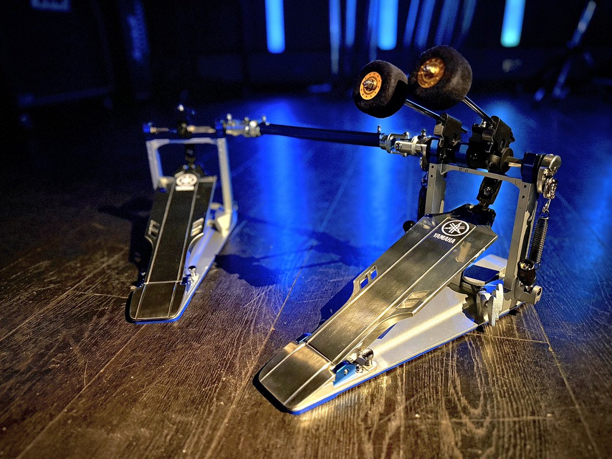 🥁【YAMAHA  DFP9D  ツインペダル】🥁
メタリックなブルーがかっこいいYAMAHAのツインペダルが期間限定で無料レンタル中です！
踏み心地がとても軽く、テンポが早い演奏をされる方におすすめです。

是非ご利用ください！
※〜3/30までの期間限定レンタル品です。