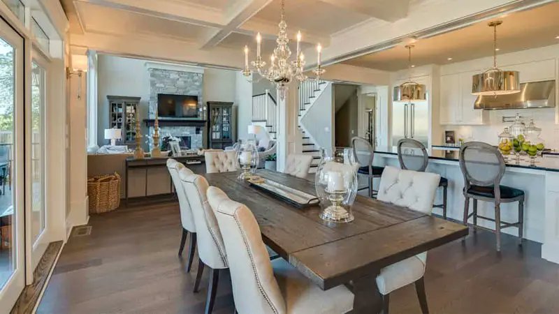 ReWithHart's tweet photo. For many people, the dining room is one of the most important rooms in the house. 

This is especially the case for those who enjoy entertaining, as well as families who like having large dinners on their
 https://t.co/vN7dxeUN0S https://t.co/upfNiLj5bA