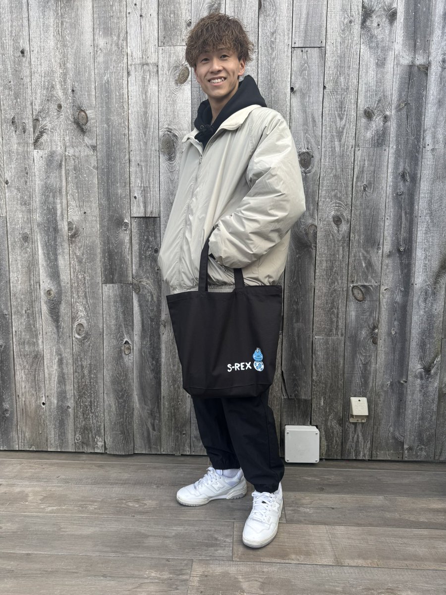 1202Volley's tweet photo. ／
  お知らせ📣
＼

ファンクラブ限定グッズの新商品を販売開始いたしました❗️

【S-REX】トートバッグ:¥3,080
【S-REX】巾着:¥1,540

ぜひこの機会にファンクラブにご入会いただき、
S-REXのグッズをご購入ください🙆‍♂️

FCのご入会及びご購入はこちら▼
https://t.co/41OiyiuBV8 https://t.co/17mCpsyeW1
