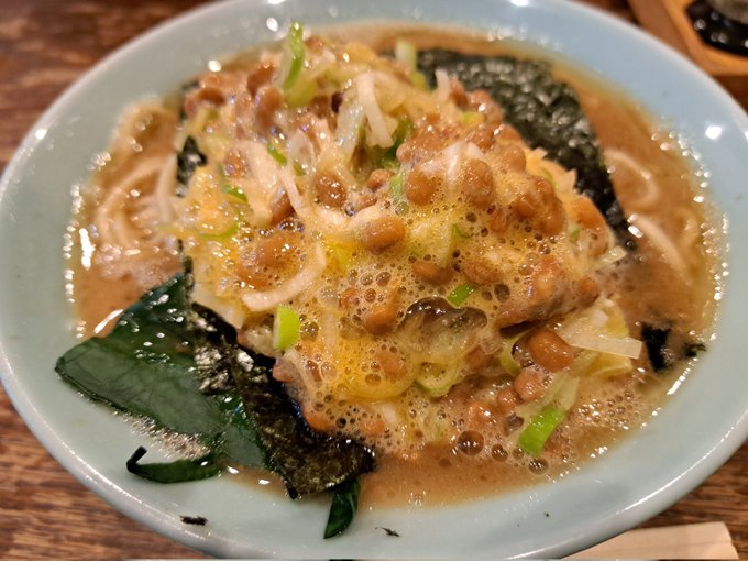 最近、旅行先で食べたラーメンの写真です✨
地元でこの味が食べられないの悲しすぎるってぐらい美味しいです(^🐽^)✌️!!! 