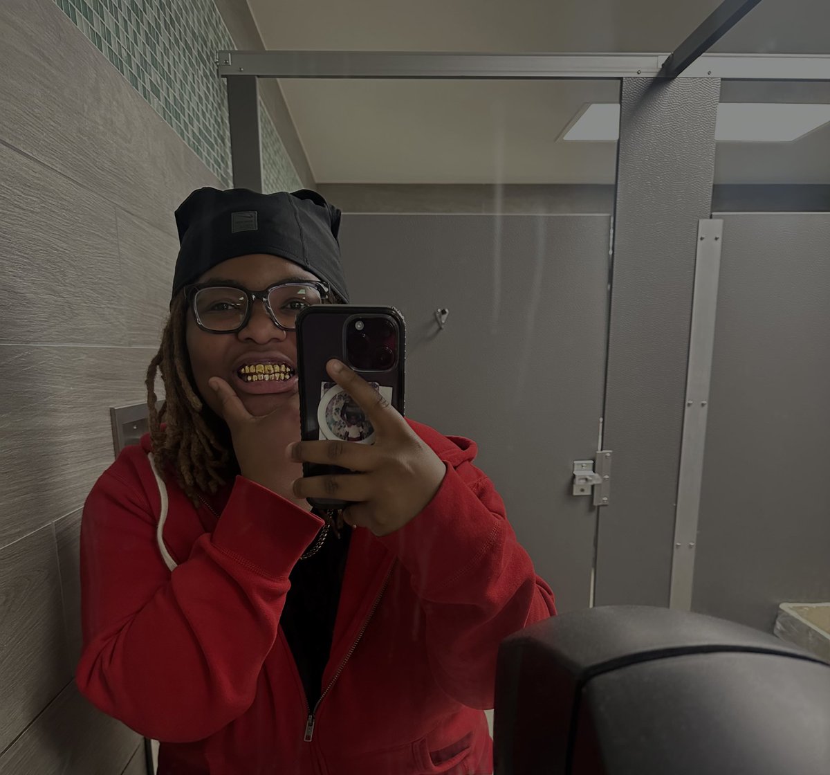 akesiaaaa's tweet photo. a mirror picture here to see me coming https://t.co/IlKqMb1uFc