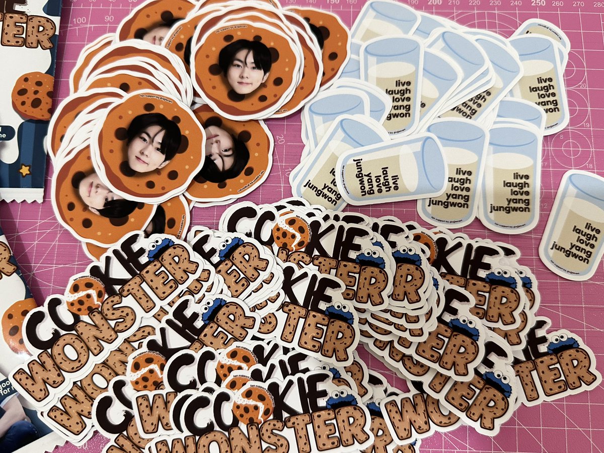 sjjwcart's tweet photo. special thanks to @_pixelandpaper for printing the stickers #worksbypxp 

super nice ng quality + proven and tested na waterproof talaga kasi sinendan pa ako ni shane ng video na tinapat niya si jungwon sa ilalim ng faucet 😆🩵 https://t.co/WvxYMNs6Xh