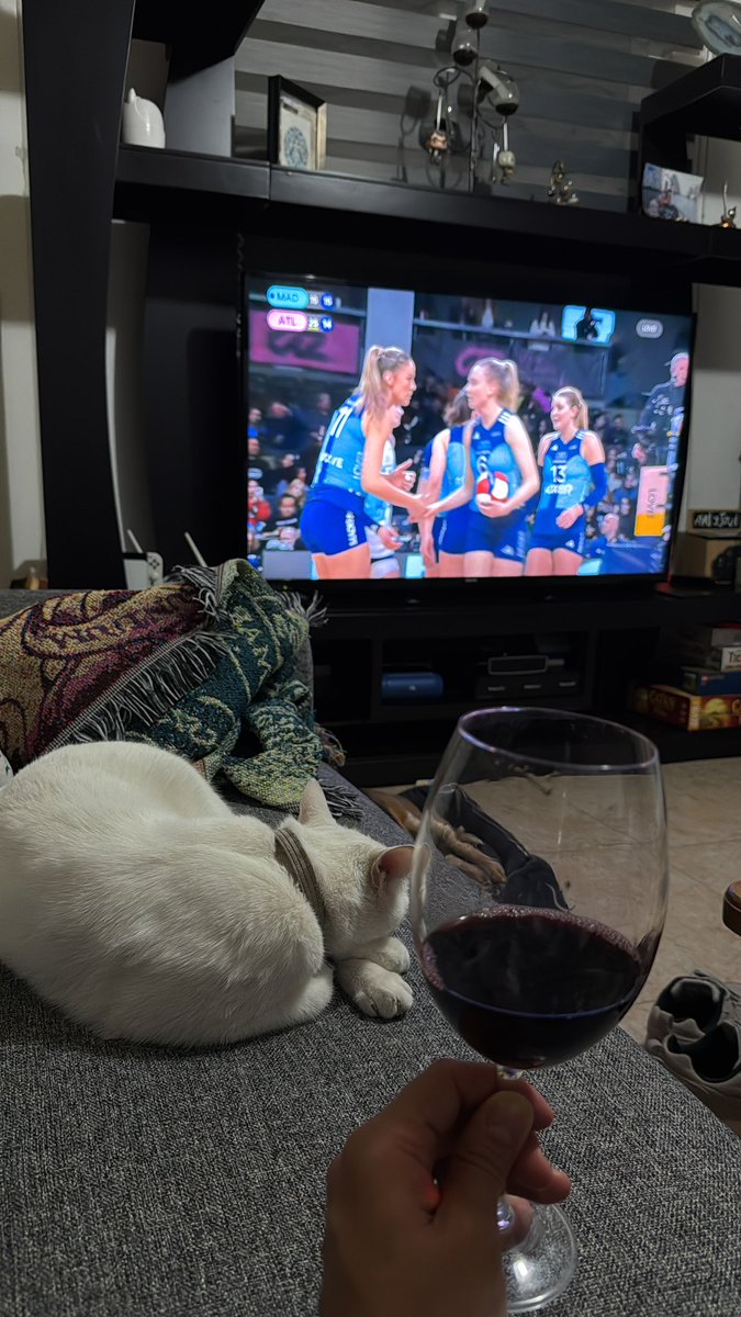 Javier_Awelo's tweet photo. 🍷 + 🏐 https://t.co/dHOmvlqBno