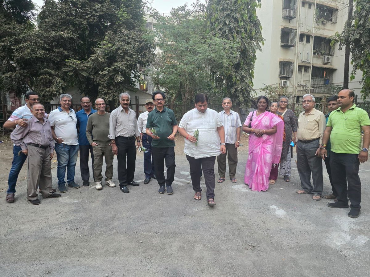 आज मझा द्वारे बनवलेला सन्मान सोसायटी मधील खाजगी रस्त्याचे कोंक्रीटीकरण करुन स्थानीकां साठी खुला करणयात आला.
<a href="/BJP4Maharashtra/">भाजपा महाराष्ट्र</a> 
<a href="/BJP4Mumbai/">BJP Mumbai</a> 
<a href="/Dev_Fadnavis/">Devendra Fadnavis</a> 
<a href="/ShelarAshish/">Adv. Ashish Shelar - ॲड. आशिष शेलार</a>