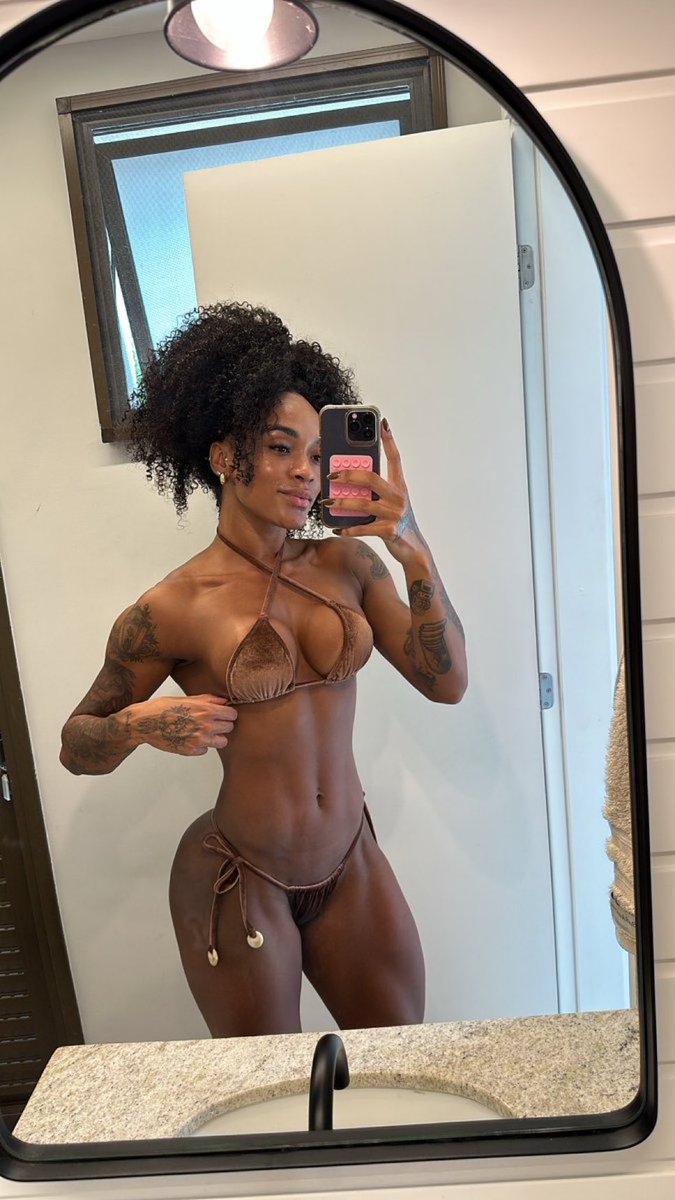FBSOriginal1's tweet photo. #FitFriday @eupatriciaramos #Gorgeous #Bikini #SheLifts #FitBeauty https://t.co/Sg8nh7U9DB