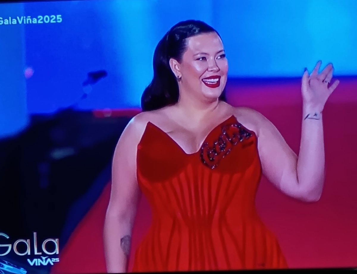 notdaria_'s tweet photo. Michelle la cagaste pareces un tomate #GalaXMega https://t.co/RnZ15krGT1