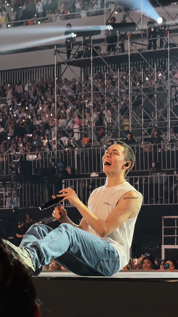 kwaninonie's tweet photo. smiling suits you, vernon. please be happy always and don't ever stop being you ❤️‍🩹 https://t.co/HBku8nyyOR