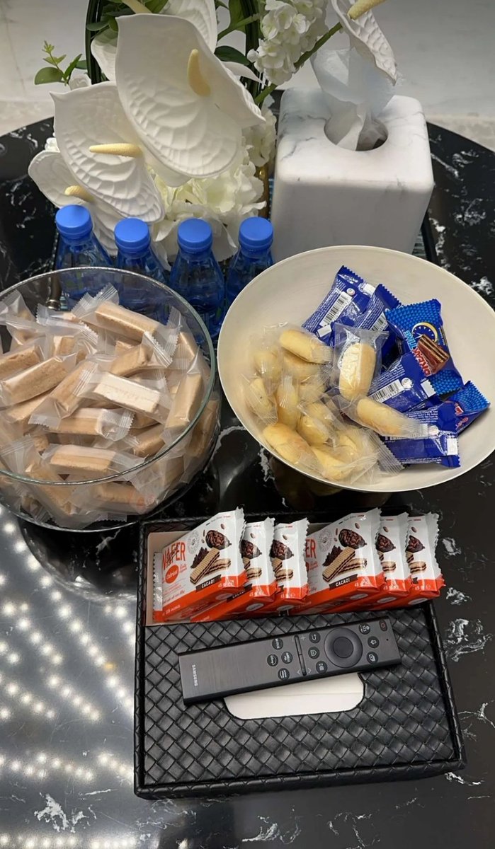 🔖

. 

ابتسم لحياتك وابتسم لكل ما هو حولك ، وفكر في كل ما يسعدك ، ولا تفكر في أمر يقلقك ، فالأمل دواء ، والقلق عناء ، والتفاؤل رجاء🦋💛

#صباح_الخير 🌳