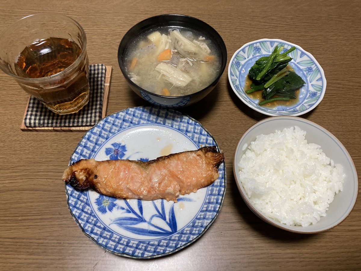 Fuji0126_spoon's tweet photo. @miwanomainichi どもです！m(_ _)m
昨日はお疲れ様でした！
昨夜から現在の短い料理ハイライトを載せておきますw https://t.co/giBB2c1NW8