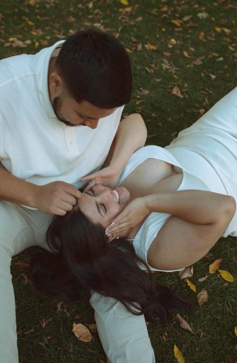 तेरी बातों की मदहोशी अभी तक कायम है,
जैसे हर घूंट में तेरी यादों का नशा बाकी है।

तेरी सांसों की खुशबू में खोए रहते हैं,
ये मदहोशियाँ अब आदत सी लगती हैं।

 🥀❣️@__chandni____ ❣️🥀
                    💞💞💞
🥀❣️  <a href="/Rizakha2795/">Rizam khan</a>   ❣️🥀