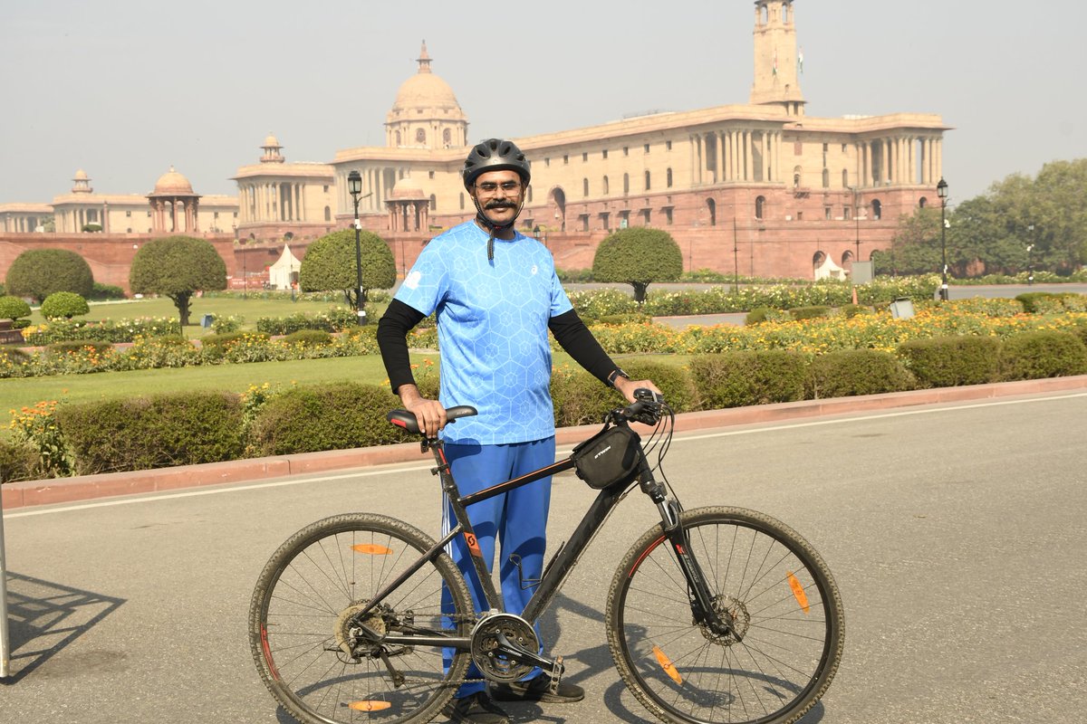 srmeena1977's tweet photo. 28km cycling
#Delhi
#kartavypath
#buddhajayantipark
#cycling
#FitnessMotivation
#FitnessGoal https://t.co/UdfPNcGKiW
