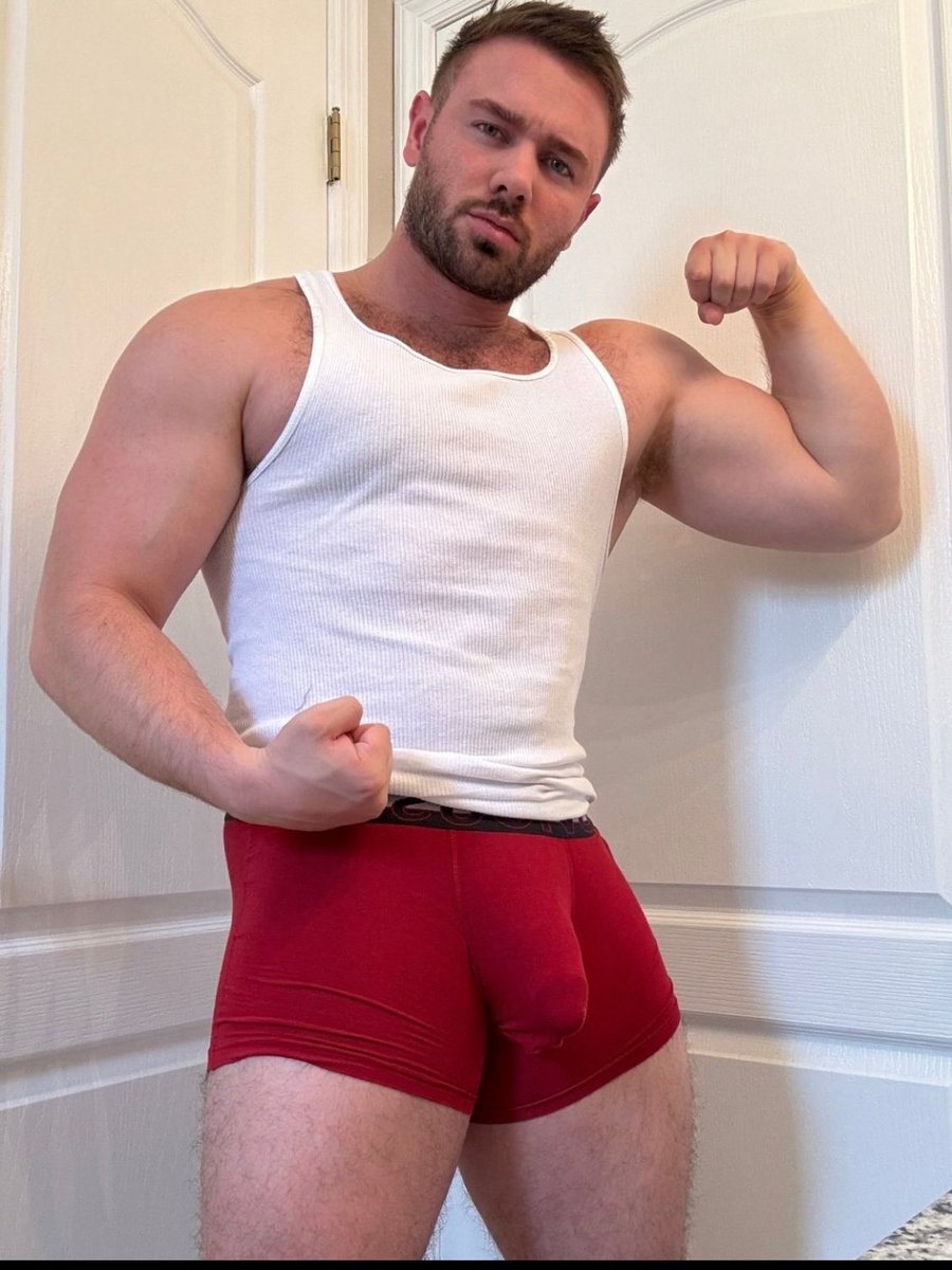 thenewspectator's tweet photo. Isn't there something sexy about a man flexing? #Muscles #Boxerbriefs #RedBoxerBriefs #Bulge #VPL https://t.co/Kcd75lAiX1