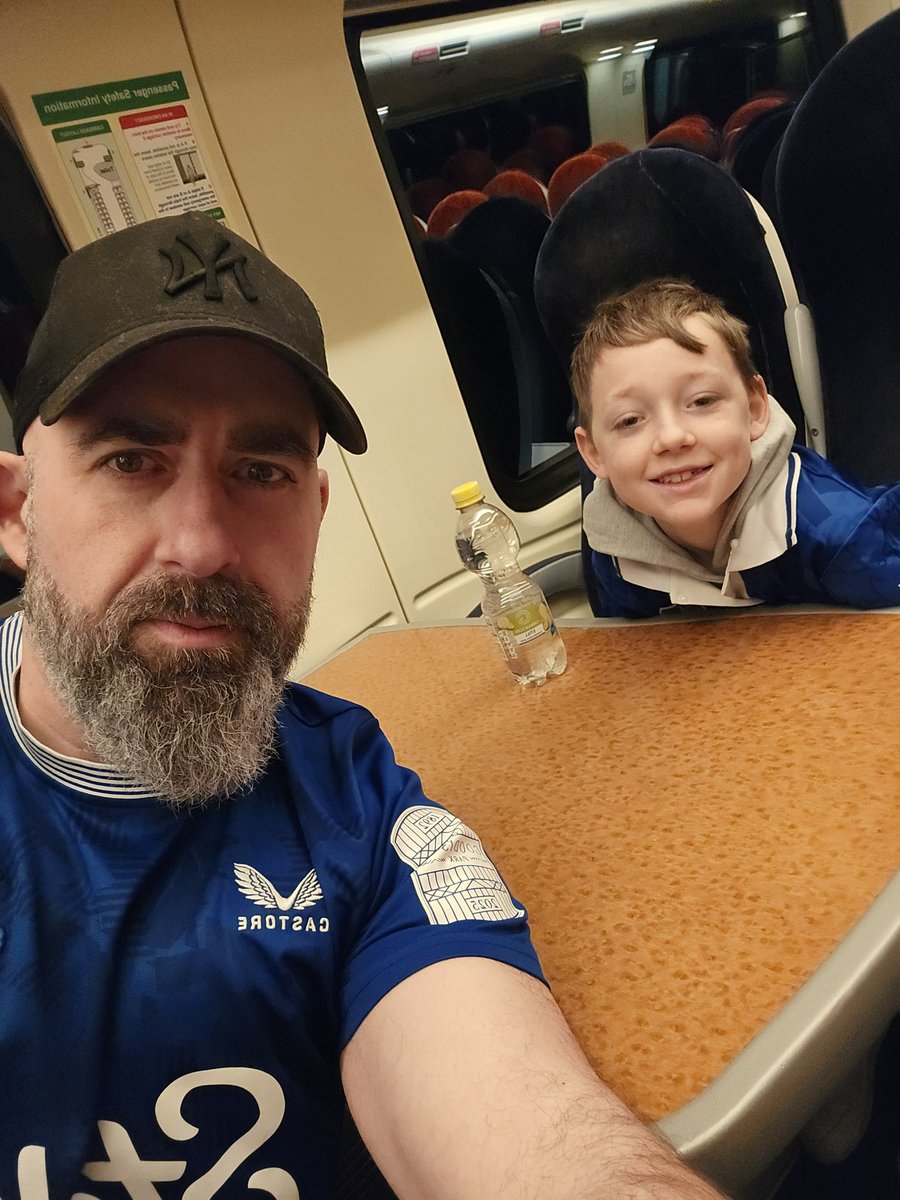 HanifK's tweet image. Early start for an early kick off. 4.5hr train, not arsed, both of us taking every opportunity we can to soak in those last few games at the grand old lady.

#UTFT