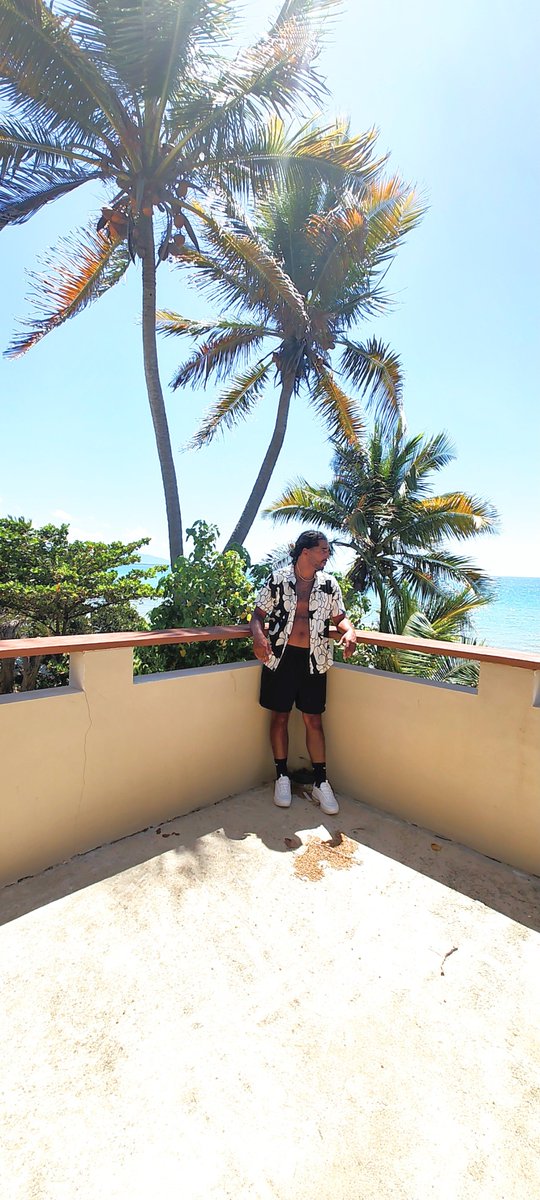 HannnMe2's tweet photo. #sex #money #drugs #guns 
#vacation #PuertoRico #check #islandlife https://t.co/HUoxSzTW3a
