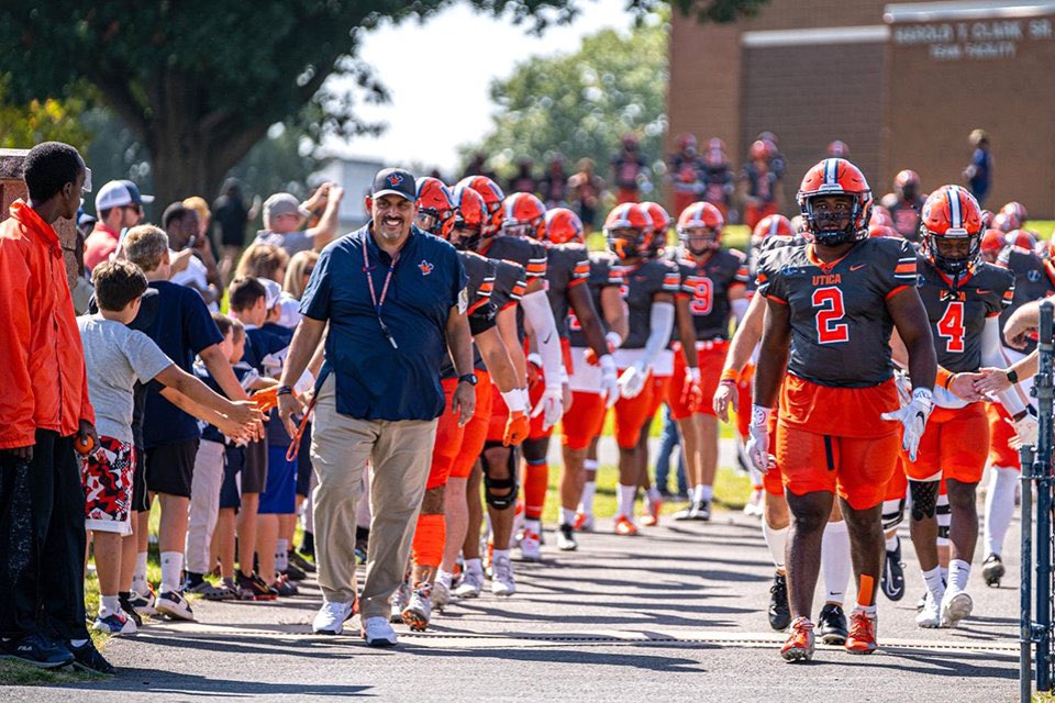 14problemzzx's tweet photo. Blessed to receive a offer from Utica https://t.co/LheBAWJBse