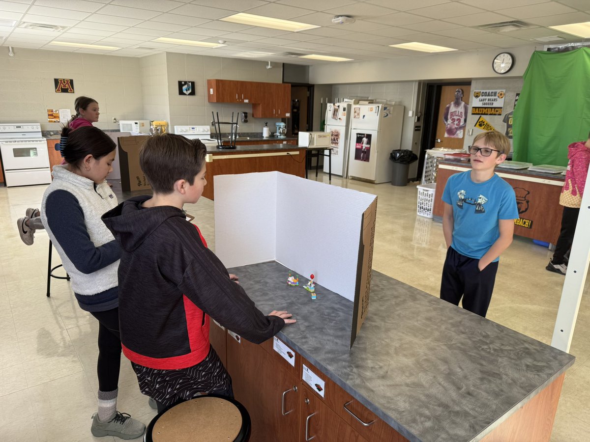 BizMathGuy's tweet image. Leaders for Life 6 - LEGO team activity, students take on distinct roles—to test communication, teamwork, and problem-solving skills. Communication, active listening, and collaboration, making this a fun exercise for team-building. @ByronBears @ByronMSBears #bizmathguy #L4L6