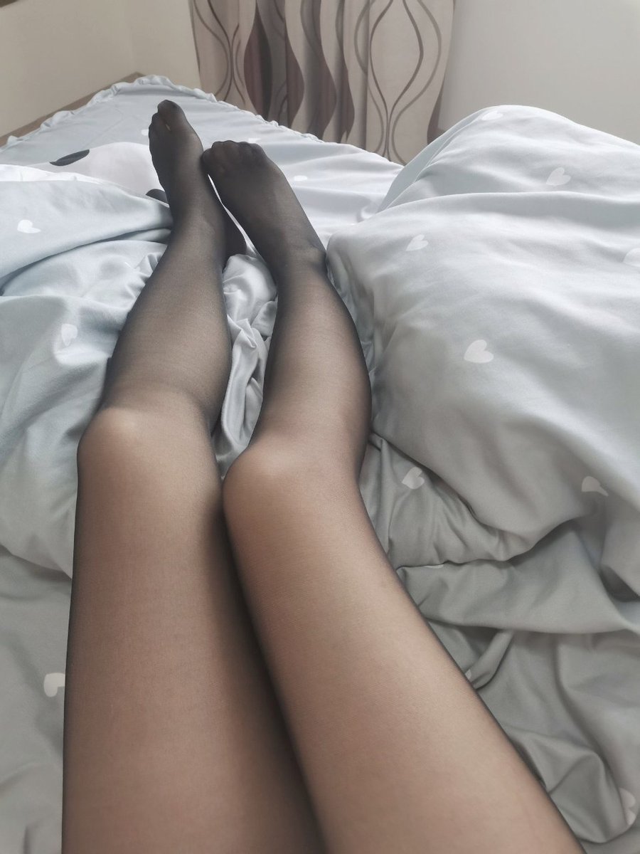 来吗？
#恋足 #丝袜 #脚底 #足交 #踩射 #女王 #贱狗 #美腿 #黑丝  #自慰 #调教