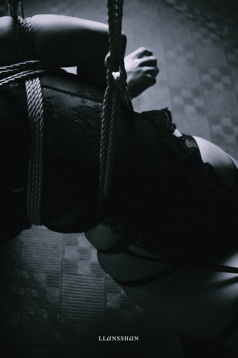 black milk 

model：<a href="/Doooooux/">Soooofts</a> 
rope：<a href="/llansshan_/">葡萄*</a> 

#shibari