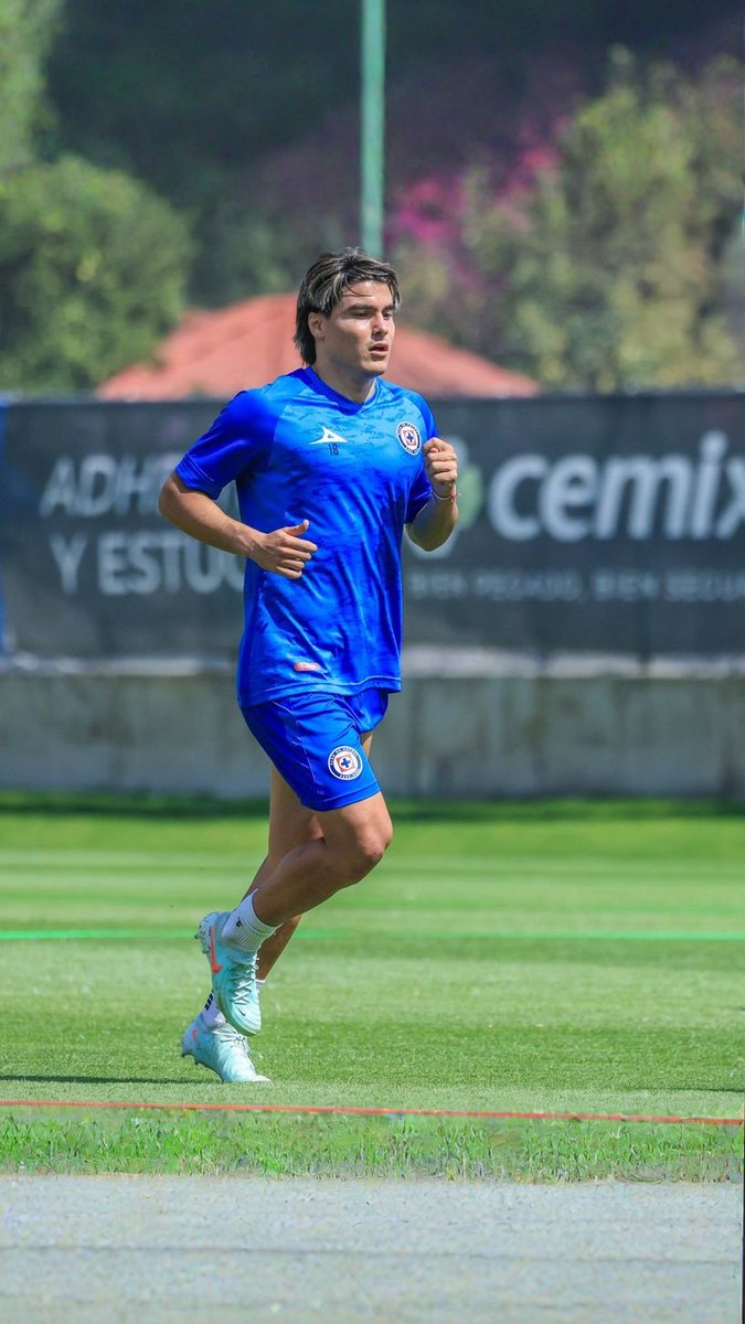 Instasize tweet media