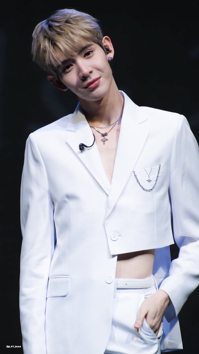 มองหน้าหาเรื่อง ❌️
มองหน้าหารัก ✅️

JAMESSU 1ST KOREA FM
#JAMESSU1stFMinSeoul