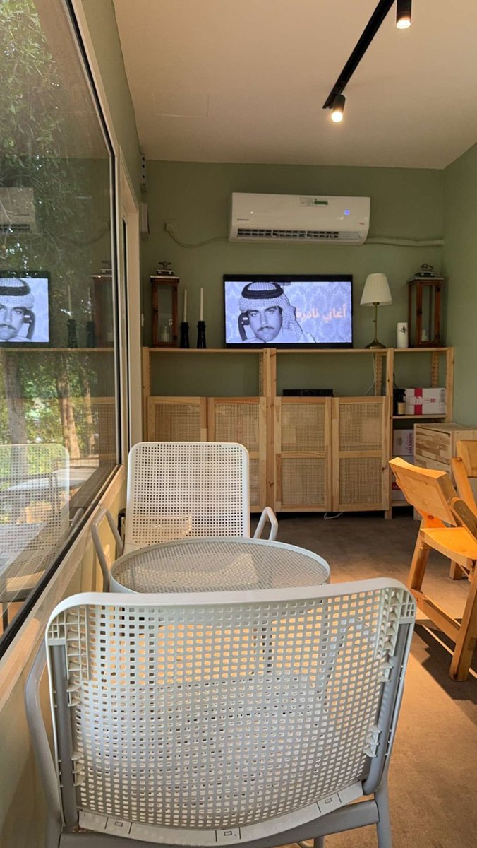 الخاطر اللي يلحقه في تالي الأيام جور
يحتاج له عزله عن العالم وصبرٍ يسعفه
-متعب مرزوق