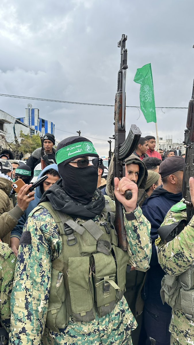 WaelAboOmer's tweet photo. أتعبتم من بعدكم
وأقمتم الحُجَّة على الجيوش
وأثبتم للدُّنيا كلها أن الأمر لا يتعلَّقُ بالإمكانات وإنما بالإرادة
وأنَّ السِرَّ ليس بالبندقيّة وإنما باليد التي تحملها! 
سدَّد الله رميكم، وثبَّتَ أقدامكم، وأب��اكم كالتيجان فوق رؤوسنا! 💚 https://t.co/proQoK2rv6