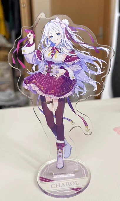 卒業制作展で飾る用に初オリジナルアクスタ作りましたかわいい 