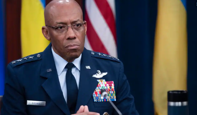 NewDelhiTimes's tweet photo. Trump fires chairman of Joint Chiefs of Staff
#Trump #Chairman #JointChiefsOfStaff
https://t.co/0y0eyzbGlk https://t.co/sledzlgWf8