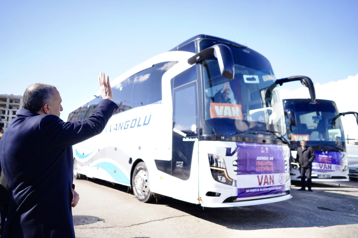 AK_PartiVan's tweet photo. Van büyük kongreye hazır.
 
İl başkanımız Abdulahat Arvas Ankara’da düzenlenecek olan büyük kongreye katılmak üzere yaklaşık bin kişiden oluşan teşkilat üyelerini yolcu etti.
@Akparti @tcbestepe @MSErdinc @erkankandemir https://t.co/H495D7F3Q2