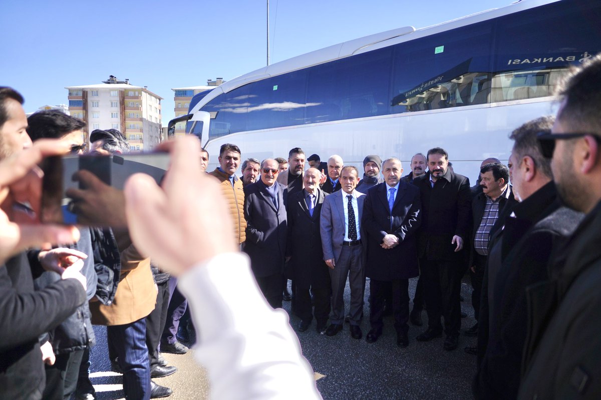 AK_PartiVan's tweet photo. Van büyük kongreye hazır.
 
İl başkanımız Abdulahat Arvas Ankara’da düzenlenecek olan büyük kongreye katılmak üzere yaklaşık bin kişiden oluşan teşkilat üyelerini yolcu etti.
@Akparti @tcbestepe @MSErdinc @erkankandemir https://t.co/H495D7F3Q2
