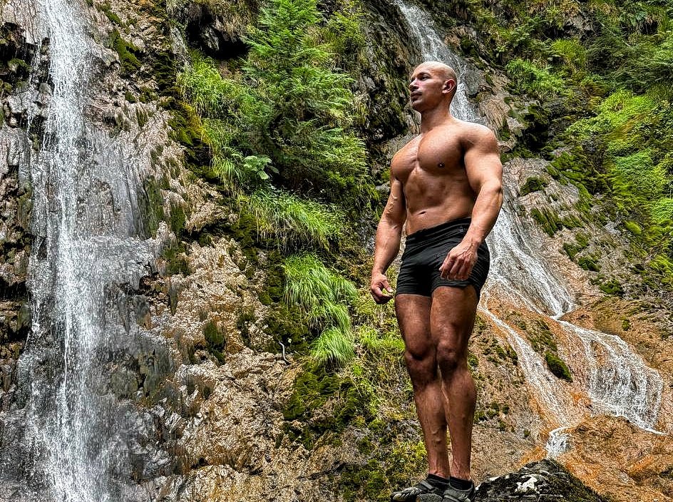 SamaHoole's tweet image. My ancestors didn't climb to the top of the food chain so I could eat chicken breast and salad.

These are famine foods.

Steak is the chosen fuel source of the human species.