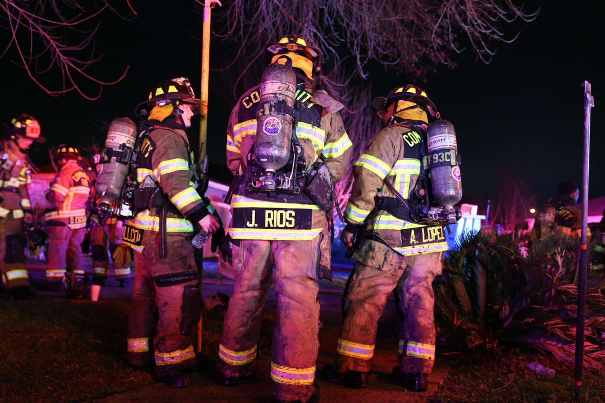 CommunityVFD's tweet image. RESIDENTIAL STRUCTURE FIRE - 16100 BLK ARCHWAY DR

There were no occupants home at the time of the fire and there are no injuries to report. Fire is under control and remains under investigation with the fire marshal&apos;s office.