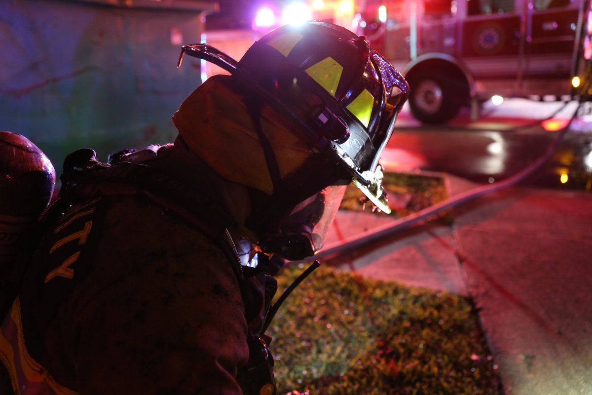 CommunityVFD's tweet image. RESIDENTIAL STRUCTURE FIRE - 16100 BLK ARCHWAY DR

There were no occupants home at the time of the fire and there are no injuries to report. Fire is under control and remains under investigation with the fire marshal&apos;s office.