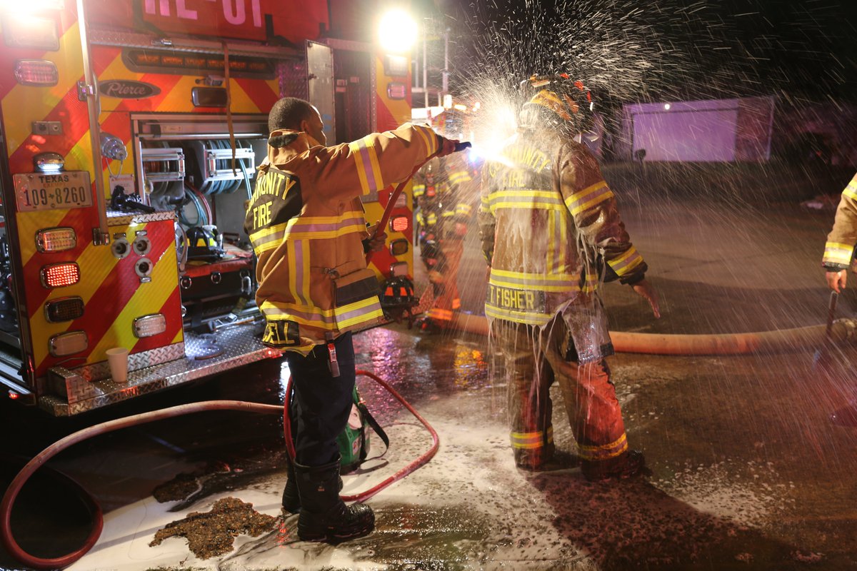 CommunityVFD's tweet image. RESIDENTIAL STRUCTURE FIRE - 16100 BLK ARCHWAY DR

There were no occupants home at the time of the fire and there are no injuries to report. Fire is under control and remains under investigation with the fire marshal&apos;s office.