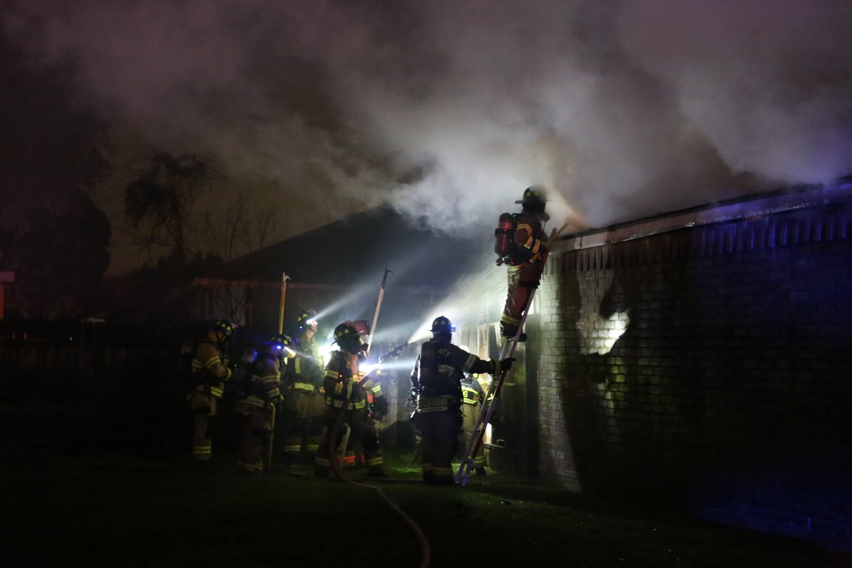 CommunityVFD's tweet image. RESIDENTIAL STRUCTURE FIRE - 16100 BLK ARCHWAY DR

There were no occupants home at the time of the fire and there are no injuries to report. Fire is under control and remains under investigation with the fire marshal&apos;s office.