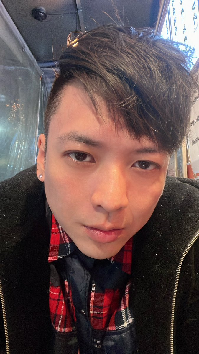 ChangeLiu0118's tweet photo. 剪完頭髮來吃鐵板燒 https://t.co/dvCU758yTQ
