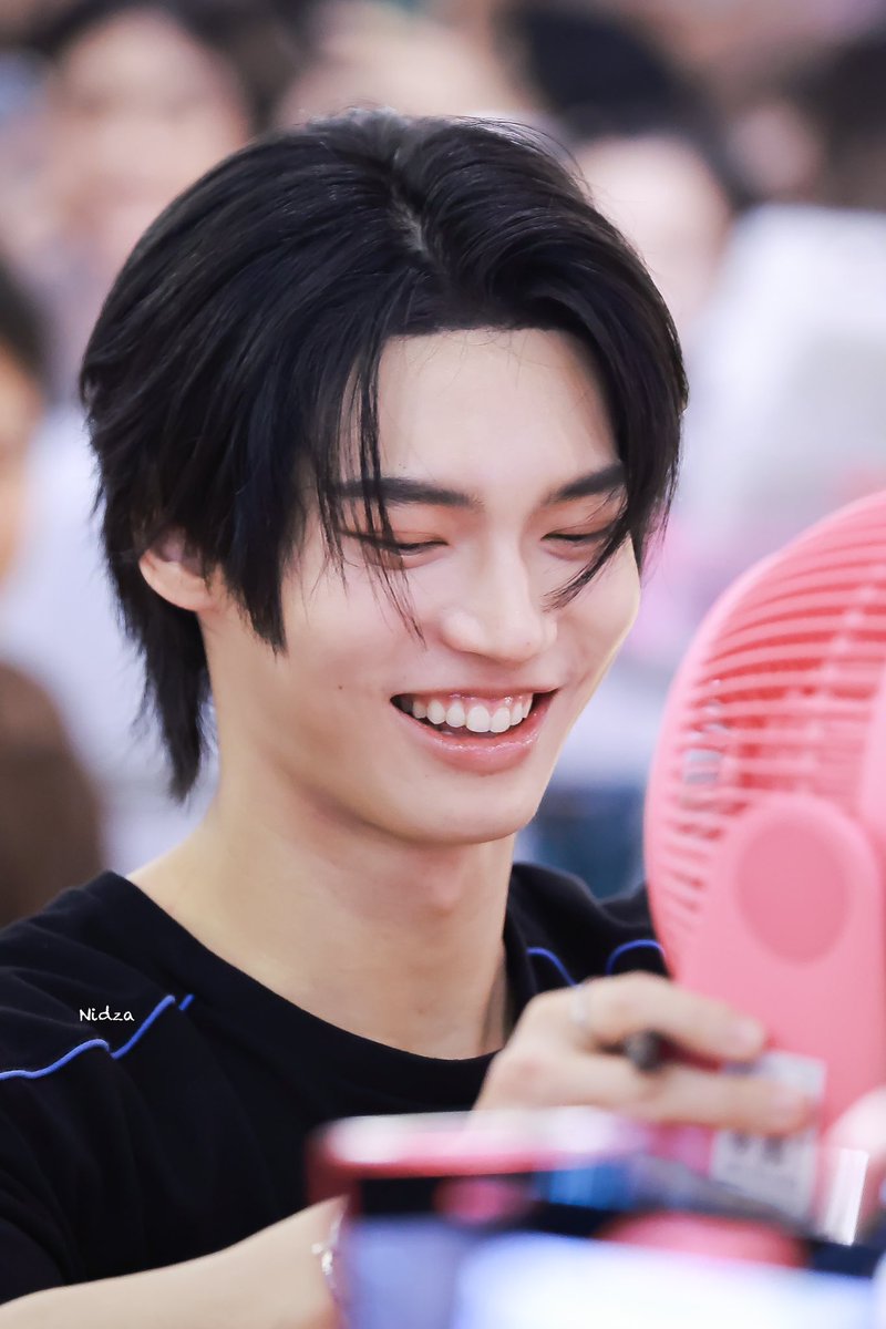 NIDZA7822's tweet photo. ของเล่นใหม่เมธวิน 555 พัดลมยักษ์ 

@winmetawin  
#winmetaiwn  
#souribkk 
@souri_bkk https://t.co/jNReWx5fya