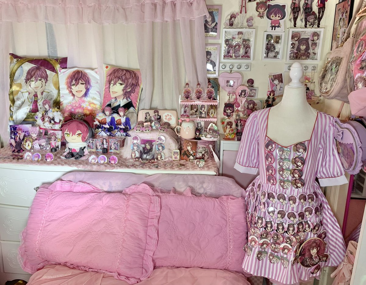 LokisAlice's tweet photo. Loki Genetta’s Birthday shrine, year 7 🐱

#lokigenetta #ikemenrevolution  #ikerev  #cybird #cybirdikemenseries #ロキジェネッタ  #イケメン革命 #イケレボ https://t.co/DPM7pKPs6I