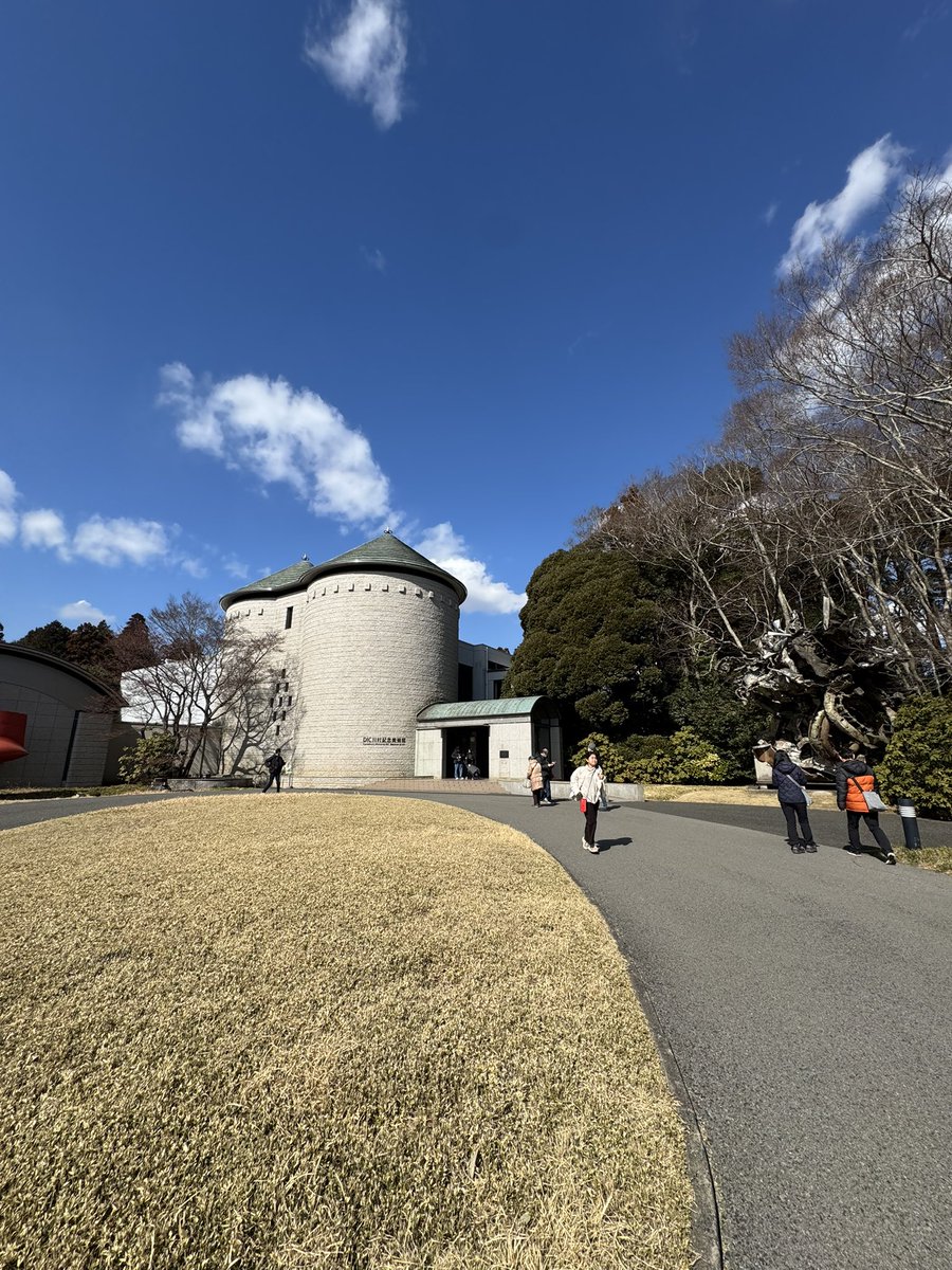 BBBuralist's tweet photo. #DIC川村美術館 に行ってきました。
レンブラント、モネ、シャガールが鑑賞できる上、庭園を散歩、レストランで食事と盛りだくさん☺️
3/31で閉館してしまうためか、結構な人で、久しぶりに「人の頭を鑑賞している」状態…
でも、行ってよかった😄 https://t.co/icTKxdBnRq