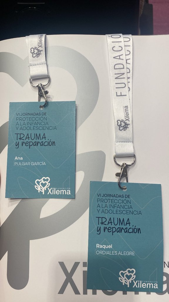 ra_ordiales's tweet photo. Este finde, @anapulgargarcia y yo presentamos nuestra primera comunicación sobre el Modelo CARE en Navarra. Ha sido una experiencia enriquecedora, donde también hemos disfrutado de increíbles ponencias y experiencias de otros profesionales. ¡Gracias! ❤️ #xilema #Psicología https://t.co/2cFtu3jh3p