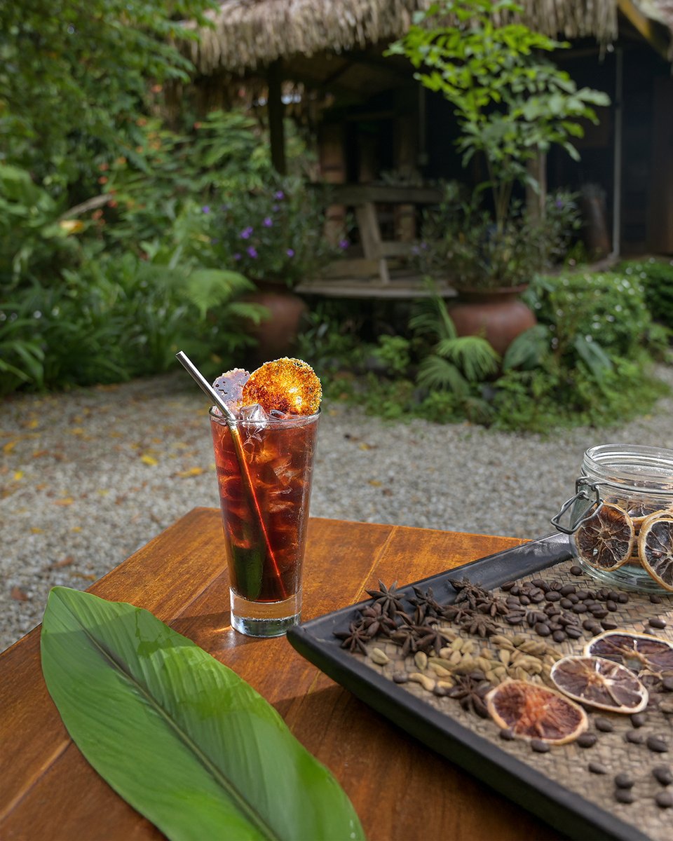 DataiLangkawi's tweet photo. In the hands of our talented mixologists, locally foraged botanicals stir distant memories with their familiar aromas. Each of our signature cocktail creation is carefully crafted with unique flavours that unfold a story with every sip.⁠
⁠
#TheDataiLangkawi #DiscoverDatai https://t.co/NuBBubRqCv