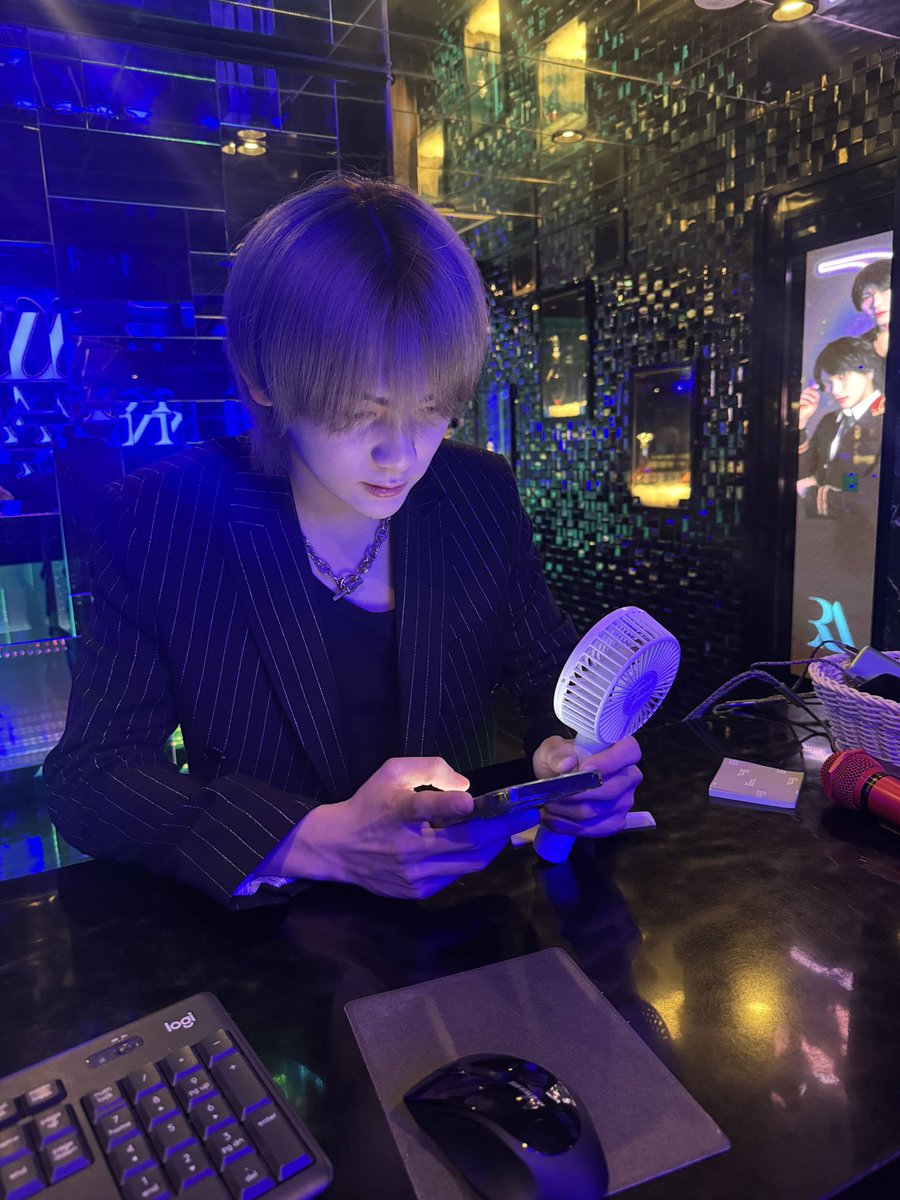 Club_Re_Act's tweet photo. 冬でもハンディファン…ReActで1番熱い男
月城湊CP

#ReAct
#RKgroup
#AIRGROUP
#職業イケメン
#皆勤賞継続当たり前店 https://t.co/GWdsyv2bl7