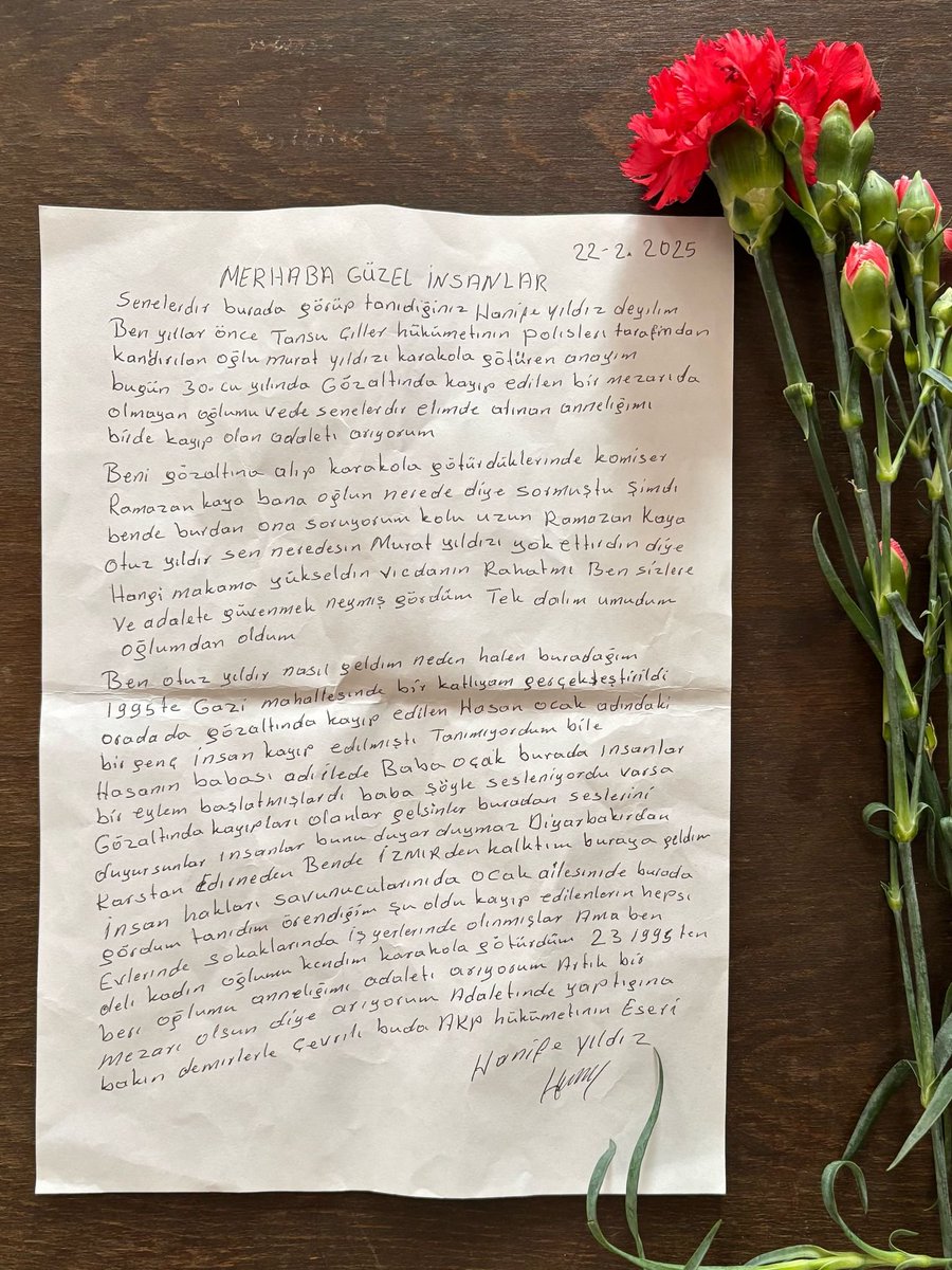 CmrtesiAnneleri's tweet photo. Gözaltında kaybedilen Murat Yıldız'ın annesi Hanife Yıldız'ın mektubu

"Bugün 30. yılında gözaltında kaybedilen, bir mezarı da olmayan oğlumu ve de senelerdir elimden alınan anneliğimi, bir de kayıp olan adaleti arıyorum."

#CumartesiAnneleri1039Hafta https://t.co/xVZGGcXNA5