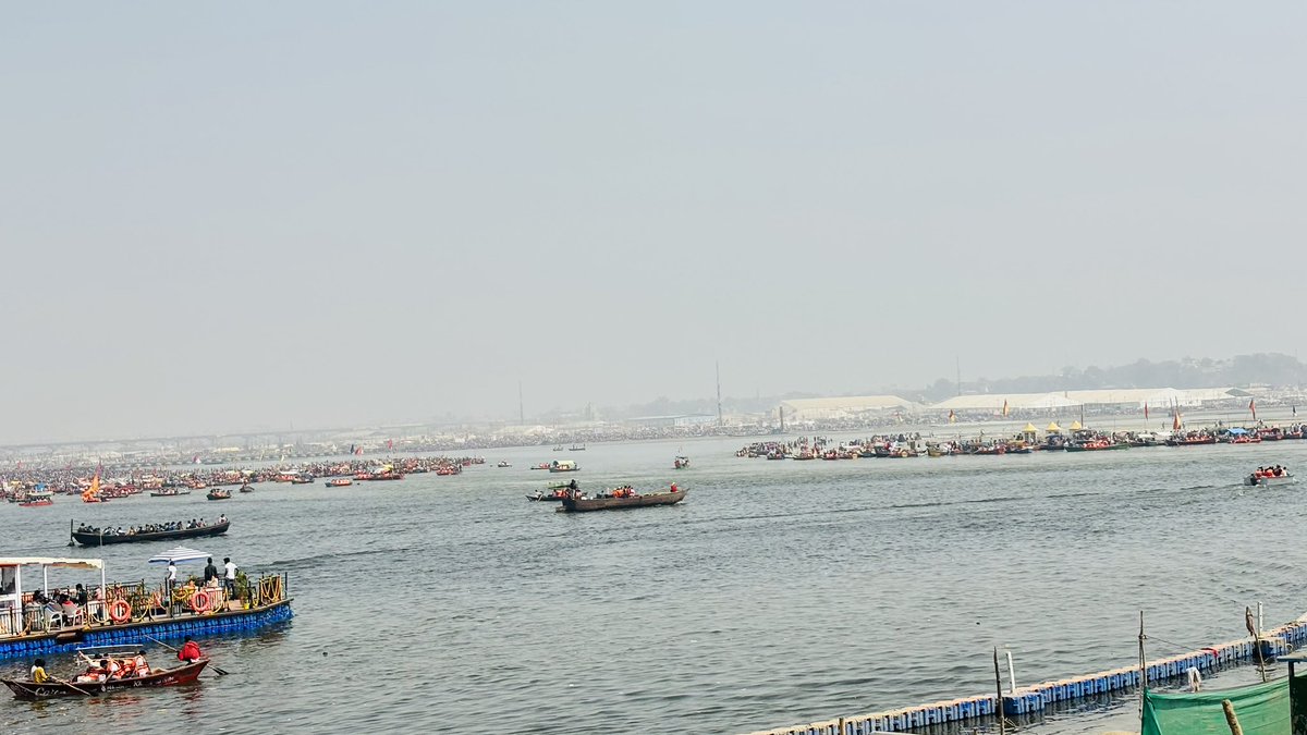 TarunTarush's tweet photo. These are pics from Mahakumbh. Even after so much crowd, such big area and such an historical, great job is being done by govt and police team along with all agencies involved in what we call, BANDOBAST, really great effort by team lead by CM Yogi jee and suprimo PM Modi jee🙏💐 https://t.co/SfOS54SVh0
