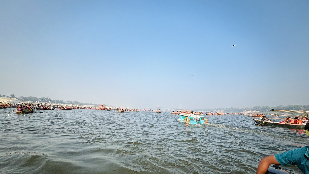 TarunTarush's tweet photo. These are pics from Mahakumbh. Even after so much crowd, such big area and such an historical, great job is being done by govt and police team along with all agencies involved in what we call, BANDOBAST, really great effort by team lead by CM Yogi jee and suprimo PM Modi jee🙏💐 https://t.co/SfOS54SVh0