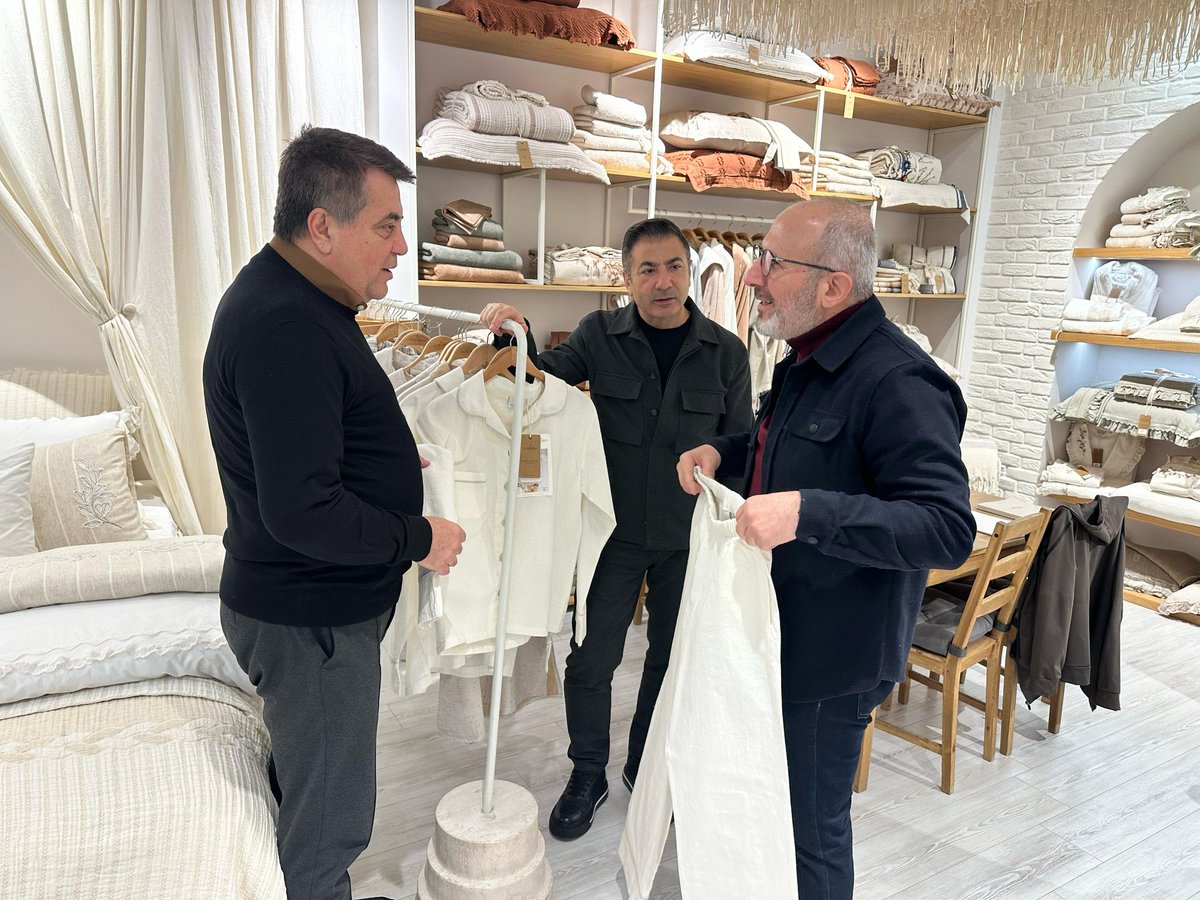 erdogan_ugr's tweet photo. Tekstilimiz #Denizli'mizin, ziyaretlerimiz ise dostluklarımızın can damarı... İyi ki varlar.
#Egem #Tekstil #Ecocotton'un sahibi değerli kardeşim Sayın İbrahim Uzunoğlu'nu, firmasında ziyaret ederek hayırlı işler diledik. Sektörleri ve işleri ile ilgili istişarede bulunduk. https://t.co/uryxSjqXFE