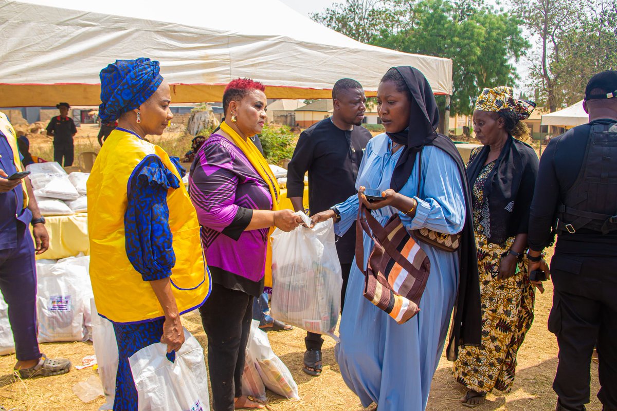 District404B2Ng's tweet image. Lions work to fight hunger by providing food relief, supporting nutrition programs, and helping communities grow sustainable food sources.
In Africa, malnutrition remains a major challenge, especially in rural and drought-affected areas. 

@lionsclubs
#weserve #lionsclubs #Lions