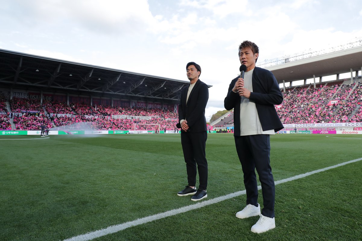 crz_official's tweet photo. 本日の試合には、セレッソ大阪OBの #柿谷曜一朗 さんがご来場 🌸

試合前には選手から記念ユニフォームの贈呈を行いました✨

イベントでは、#丸橋祐介アンバサダー とともに、WAKUWAKUステージへのご出演など、ホーム開幕戦を盛り上げていただきました。

ご来場ありがとうございました！

@yoichiro0103
#セレッソ大阪
#ヤンマー
#FootballisOurEngine