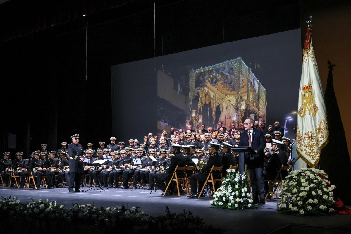PasoBlanco_3's tweet photo. 🤍 Emoción, y pasión blanca llenaron anoche el Auditorio Margarita Lozano con el concierto  “𝐌𝐮́𝐬𝐢𝐜𝐚 𝐩𝐚𝐫𝐚 𝐥𝐚 𝐕𝐢𝐫𝐠𝐞𝐧 𝐝𝐞 𝐥𝐚 𝐀𝐦𝐚𝐫𝐠𝐮𝐫𝐚”, organizado por nuestra cofradía. https://t.co/1hznQO4qal